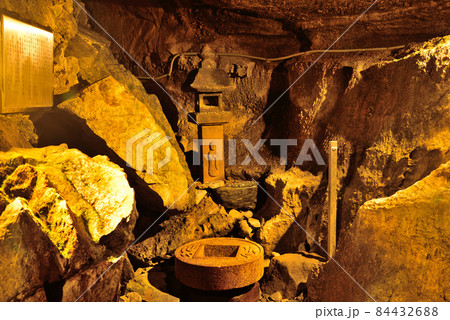 ＜日原鍾乳洞＞　水琴窟　東京都西多摩郡奥多摩町日原 84432688