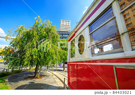 岐阜市　岐阜駅前広場の名鉄モ510形保存車両と電停跡地 84433021