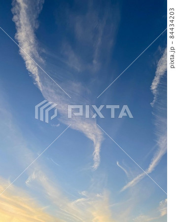 夕焼けと青空 84434203