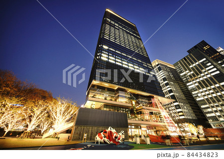 日本の東京都市景観 大手町に新名所。先陣を切って姿を現した超高層ビル・常盤橋タワー 84434823