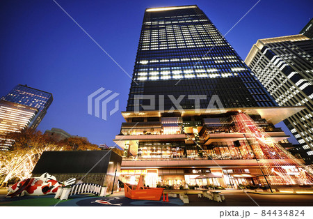 日本の東京都市景観 大手町に新名所。先陣を切って姿を現した超高層ビル・常盤橋タワー 84434824