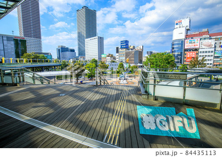 岐阜市　岐阜駅前広場と岐阜シティタワー43 84435113