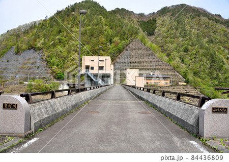 <ふかしろ湖> 深城ダム 山梨県大月市 <ふかしろ湖> 深城ダム 山梨県大月市 84436809
