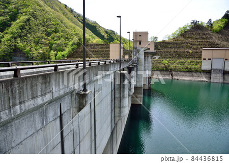 <ふかしろ湖> 深城ダム 山梨県大月市 <ふかしろ湖> 深城ダム 山梨県大月市 84436815