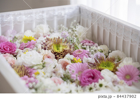 葬儀　お花入れ　別れ花　イメージ 84437902