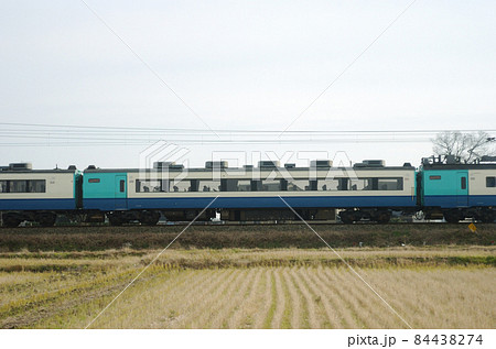 北陸本線　石動ー福岡　JR東日本　485系　R1編成（新潟）　③　モハ485-3033　海側 84438274