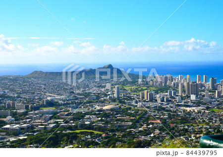 タン・タラスの丘から望むホノルルの街とダイヤモンドヘッド タン・タラスの丘から望むホノルルの街とダイヤモンドヘッド 84439795