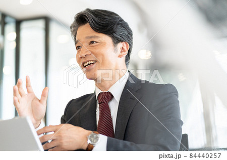 ビジネスイメージ　取締役　CEO　撮影協力「＋SHIFT NOGIZAKA」 84440257