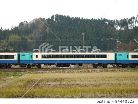 北陸本線 森本ー津幡 JR東日本 485系 R2編成(新潟) ④ サロ481-3106 海側 北陸本線 森本ー津幡 JR東日本 485系 R2編成(新潟) ④ サロ481-3106 海側 84440522