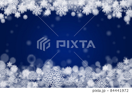 キラキラ光る雪の結晶と粉雪の背景 84441972