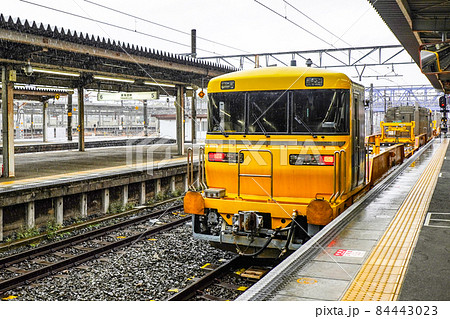 豊橋駅に停車中のキヤ97系気動車 84443023
