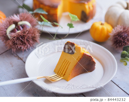 秋のスイーツ かぼちゃバスクチーズケーキ 秋のスイーツ かぼちゃバスクチーズケーキ 84443232