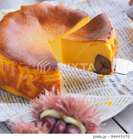 秋のスイーツ かぼちゃバスクチーズケーキ 秋のスイーツ かぼちゃバスクチーズケーキ 84443476