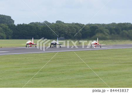 スイス空軍F-5EタイガーⅡ編隊離陸 84443837
