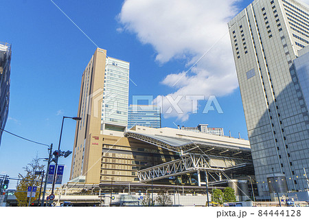 大阪ステーションシティ JR大阪駅ビル 朝 秋晴れ 大阪ステーションシティ JR大阪駅ビル 朝 秋晴れ 84444128