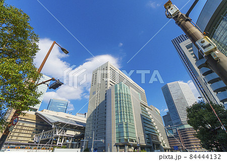 大阪ステーションシティ　JR大阪駅ビル　朝　秋晴れ 84444132