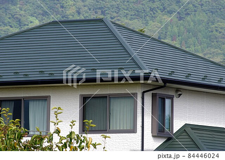 カバー工法完成の屋根 スレートカバー工法の屋根 カバー工法完成の屋根 スレートカバー工法の屋根 84446024