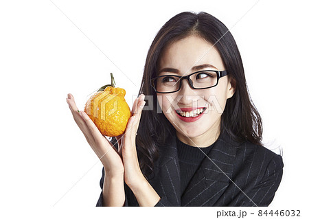 happy young asian corporate executive holding an ugli fruit 84446032