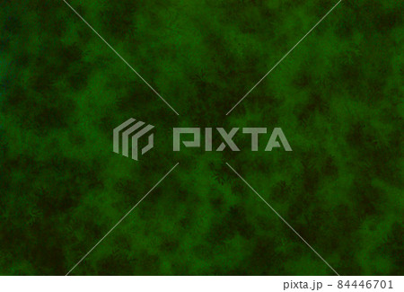 深く濃い緑のグランジ 84446701