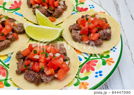 メキシコ料理の美味しいタコス メキシコ料理の美味しいタコス 84447090