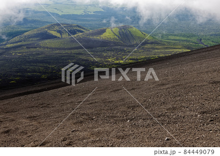 富士山・大砂走りから見る双子山 富士山・大砂走りから見る双子山 84449079