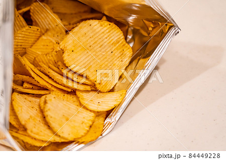 ポテトチップス 84449228