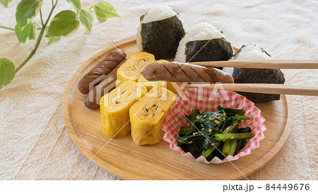 おにぎりとおかず 84449676