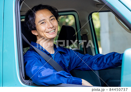 車内点検 男性 ビジネス 車内点検 男性 ビジネス 84450737