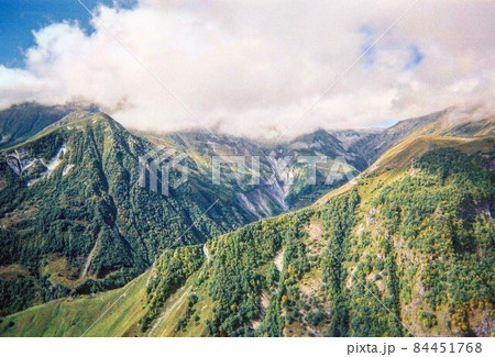 ジョージア（グルジア）の山々 84451768