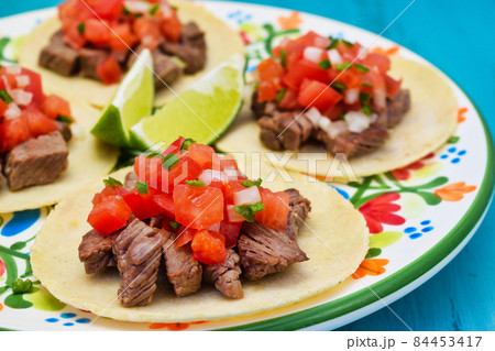 メキシコ料理の美味しいタコス 84453417