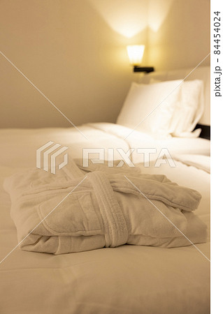 ホテルのバスローブ 84454024