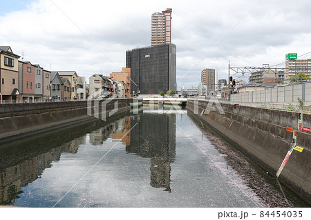 大阪府東部を流れる淀川水系の第二寝屋川 84454035