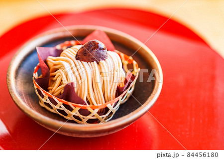 モンブラン　和風　和栗　【 季節 の スイーツ の イメージ 】 84456180