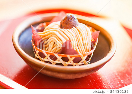 モンブラン　和風　和栗　【 季節 の スイーツ の イメージ 】 84456185