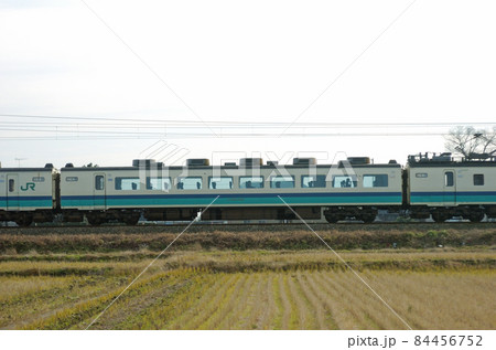北陸本線 石動ー福岡 JR東日本 485系 T16編成(新潟) ② モハ484-1045 海側 北陸本線 石動ー福岡 JR東日本 485系 T16編成(新潟) ② モハ484-1045 海側 84456752