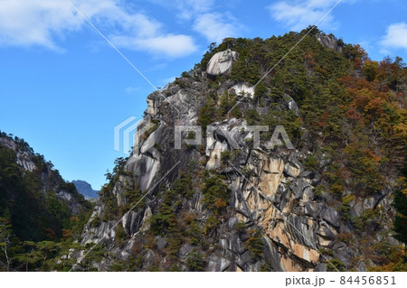 秋晴れの昇仙峡天狗岩 山梨 秋晴れの昇仙峡天狗岩 山梨 84456851