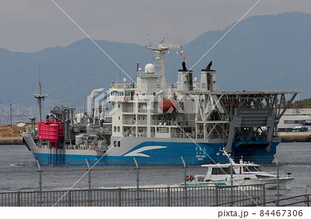 国土交通省の浚渫兼油回収船「清龍丸」 84467306