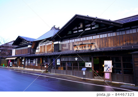 横手市増田町の蔵造りの街並み 84467325