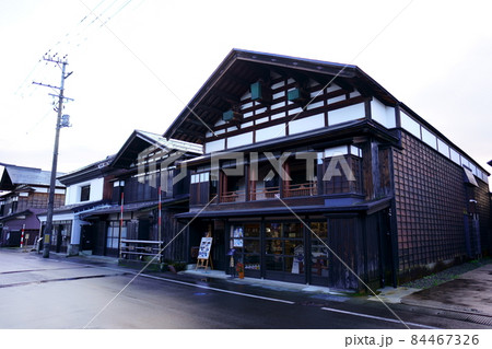 横手市増田町の蔵造りの街並み 横手市増田町の蔵造りの街並み 84467326