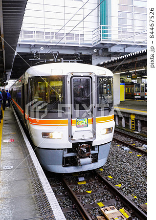 豊橋駅に停車中の飯田線秘境駅号 豊橋駅に停車中の飯田線秘境駅号 84467526