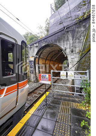 雨の秘境駅巡り、田本駅に停車中の飯田線秘境駅号 雨の秘境駅巡り、田本駅に停車中の飯田線秘境駅号 84467638