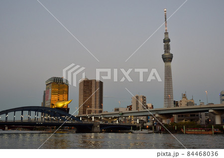 隅田川夕景、駒形橋と東京スカイツリーと金の炎 隅田川夕景、駒形橋と東京スカイツリーと金の炎 84468036