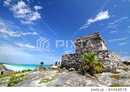メキシコユカタン半島キンタナロー州 マヤ文明の遺跡トゥルム 風の神殿とターコイズブルーのカリブ海 メキシコユカタン半島キンタナロー州 マヤ文明の遺跡トゥルム 風の神殿とターコイズブルーのカリブ海 84468678