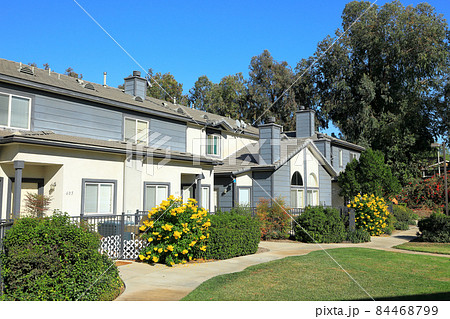 アメリカ　カルフォルニア州ロサンゼルス近郊のミレニアム世代向きタウンハウス 84468799