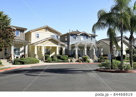 カルフォルニア州ロサンゼルス近郊（ミレニアム世代向き新築分譲住宅地） 84468919