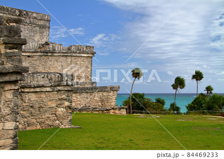 メキシコユカタン半島キンタナロー州 マヤ文明の遺跡トゥルム 中央神殿(エルカスティージョ)とカリブ海 メキシコユカタン半島キンタナロー州 マヤ文明の遺跡トゥルム 中央神殿(エルカスティージョ)とカリブ海 84469233