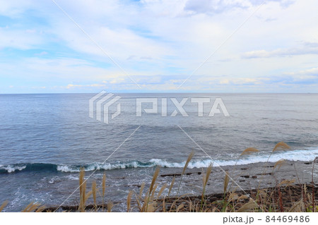 海 空 雲 海岸 波 海 空 雲 海岸 波 84469486