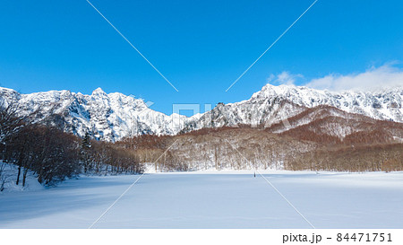 冬の鏡池(西岳・本院岳・戸隠山を望む) 冬の鏡池(西岳・本院岳・戸隠山を望む) 84471751