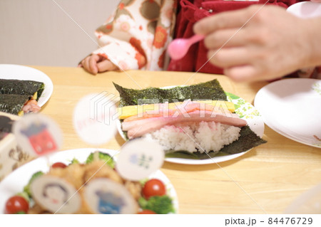 2月節分おうち時間に家族で豆まきと手巻き寿司パーティー 2月節分おうち時間に家族で豆まきと手巻き寿司パーティー 84476729