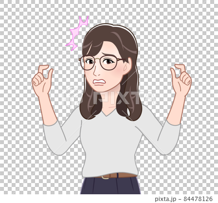 七分袖を着た眼鏡の女性 84478126